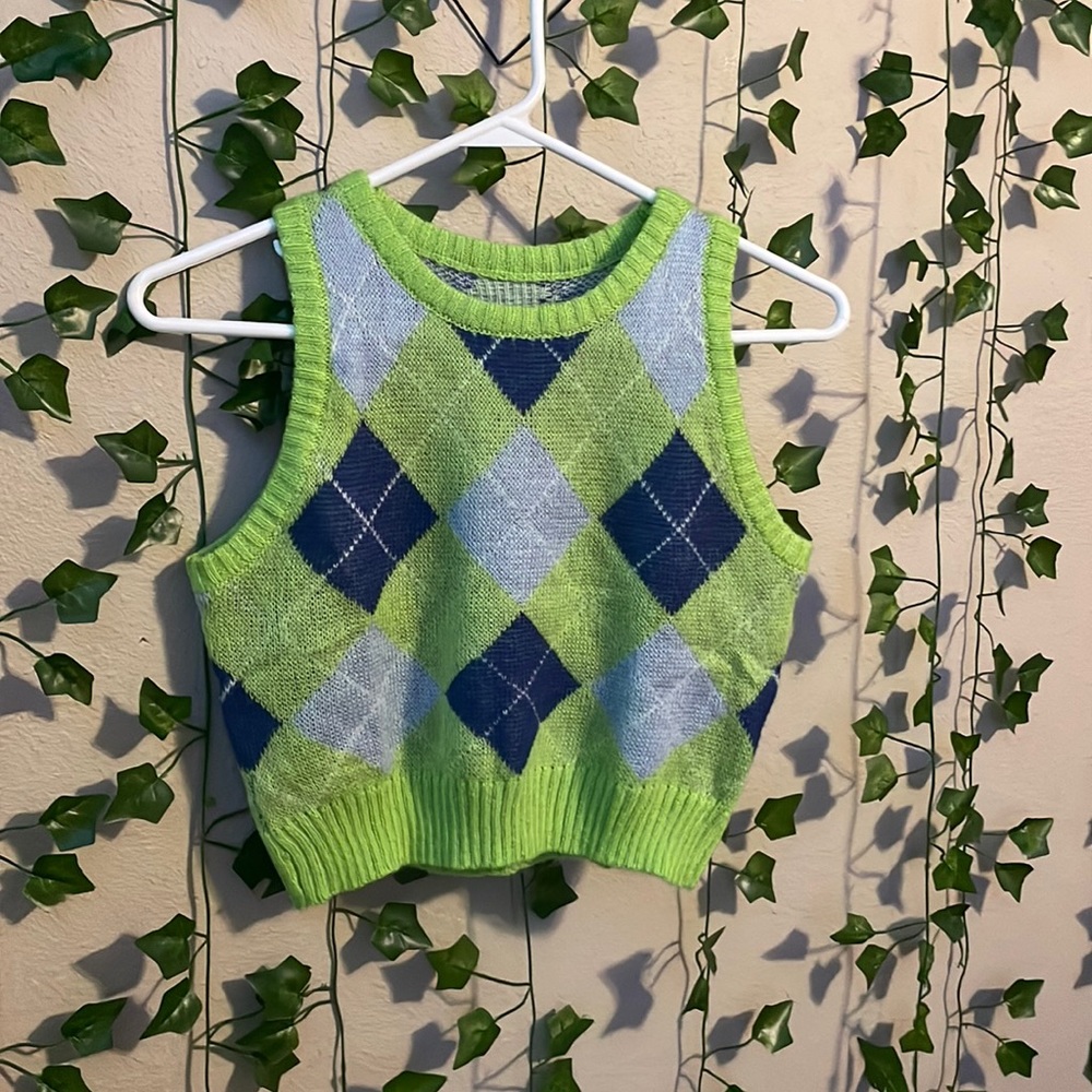 SHEIN sweat shirt crop top,used but barley worn!